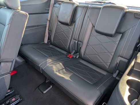 Used 2025 Volkswagen Atlas SE image 14