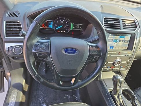 Used 2018 Ford Explorer Limited image 32