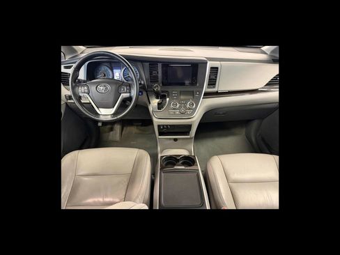 Used 2015 Toyota Sienna XLE FWD image 13