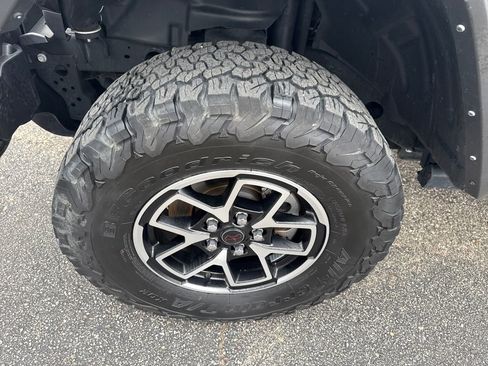 Used 2024 Jeep Wrangler Unlimited Rubicon AWD/4WD image 18