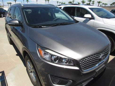 Used 2018 Kia Sorento LX AWD/4WD image 2