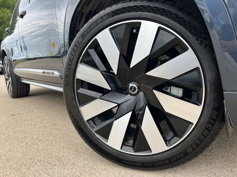 Used 2023 Volvo XC90 T8 Ultimate AWD/4WD image 6