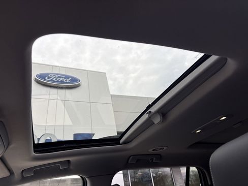 Used 2017 GMC Acadia SLT AWD/4WD image 19