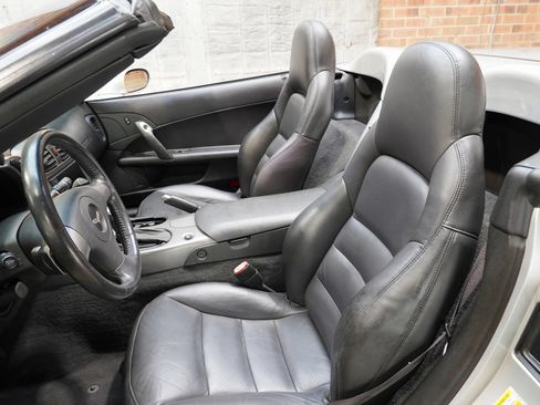 Used 2006 Chevrolet Corvette Coupe w/ Preferred Equipment Group RWD image 40