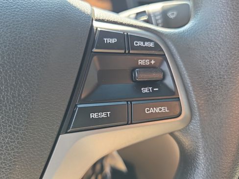 Used 2017 Hyundai Elantra SE FWD image 21