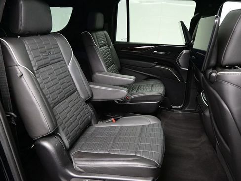 Used 2024 Cadillac Escalade ESV Premium Luxury Platinum AWD/4WD image 33