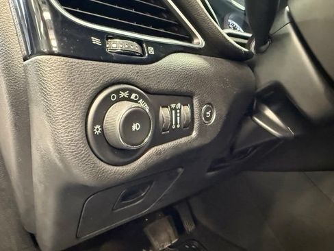 Used 2019 Jeep Cherokee Latitude Plus AWD/4WD image 41