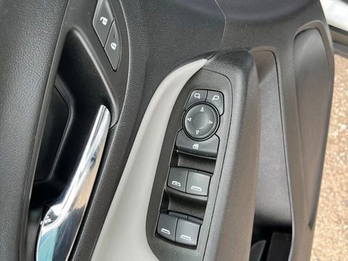 Used 2021 Chevrolet Equinox LS image 10