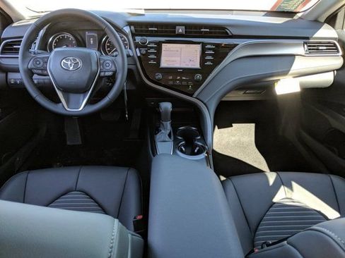 Used 2020 Toyota Camry SE FWD image 14