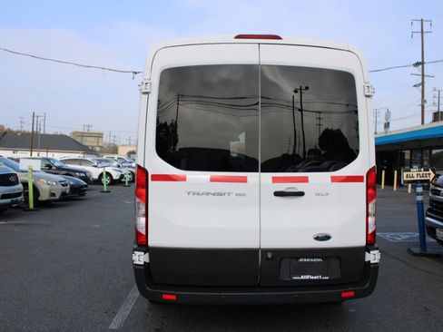 Used 2017 Ford Transit 150 XLT image 5