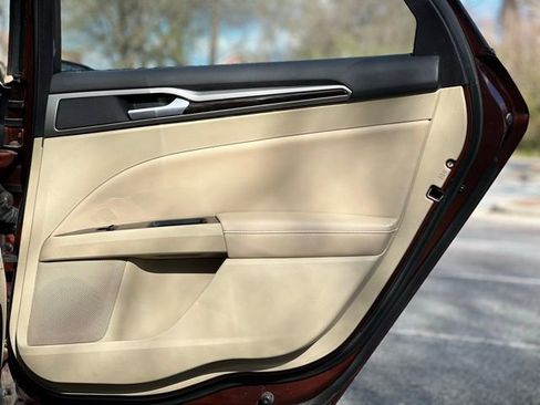 Used 2016 Ford Fusion SE w/ Equipment Group 202A image 18