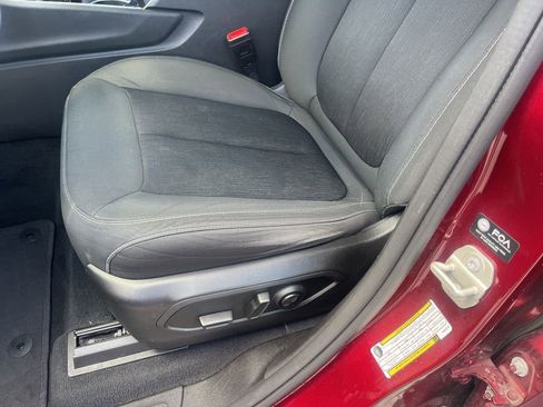 Used 2023 Jeep Grand Cherokee Laredo image 7