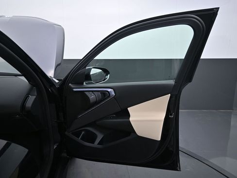 Used 2025 BMW X3 xDrive30i w/ Premium Package image 18