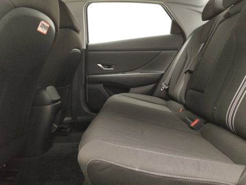Used 2025 Hyundai Elantra SEL FWD image 18