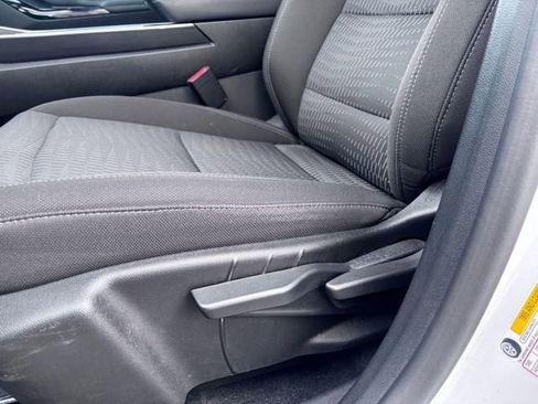 Used 2025 Chevrolet Equinox LT FWD image 17