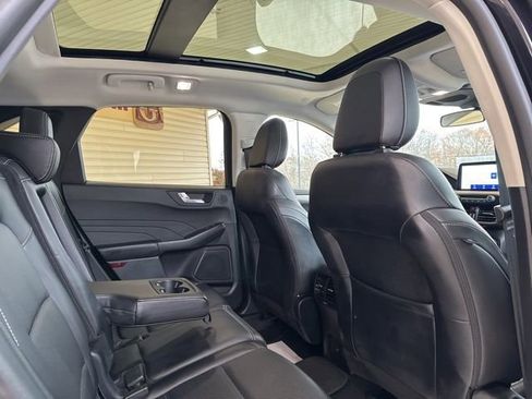 Used 2021 Ford Escape SEL w/ Technology Package image 4