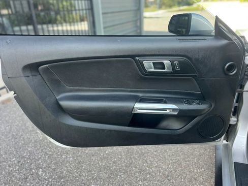 Used 2019 Ford Mustang Coupe RWD image 15