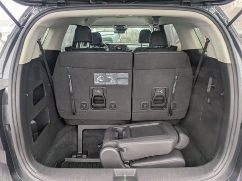 Used 2023 Kia Carnival LX image 13