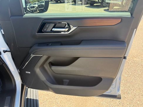 Used 2026 GMC Yukon XL Denali w/ Sun & Power Step Package AWD/4WD image 17