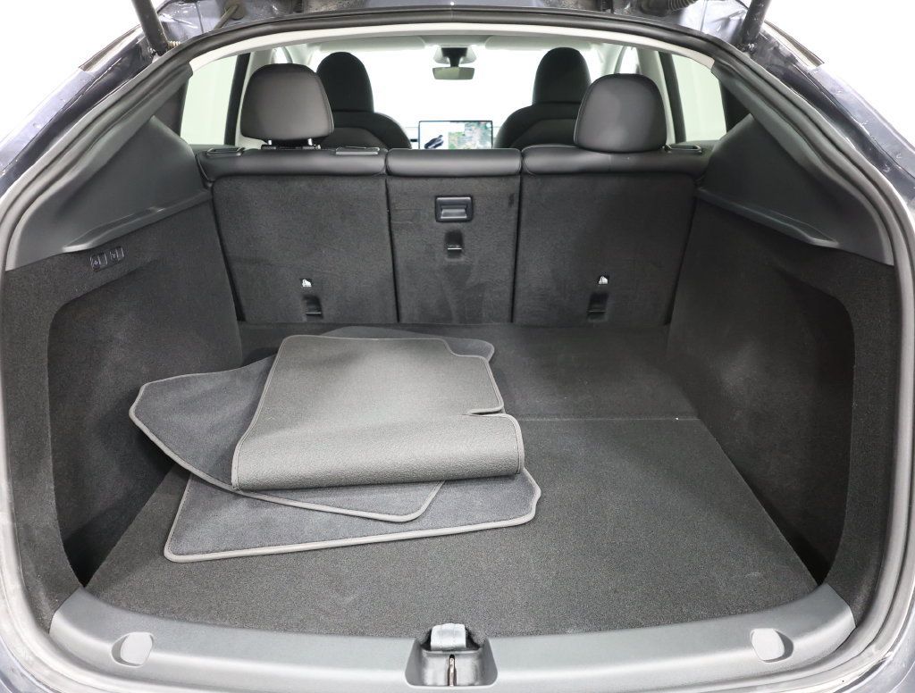 Used 2023 Tesla Model Y 2WD image 27
