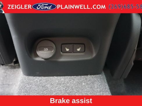Used 2023 Volvo XC40 B5 Plus w/ Driver Assist Package AWD/4WD image 12