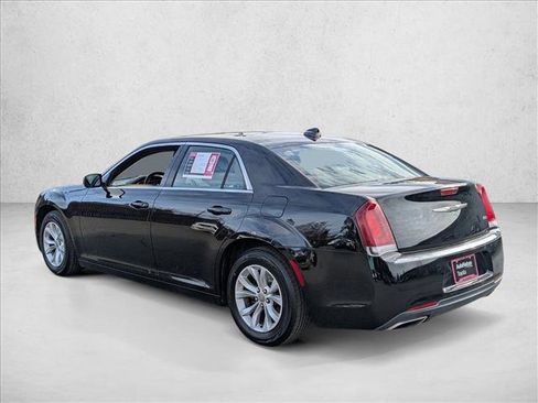 Used 2016 Chrysler 300 Limited image 7