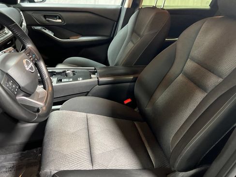 Used 2025 Nissan Rogue SV FWD image 16