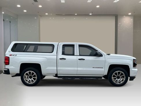 Used 2018 Chevrolet Silverado 1500 LT w/ Redline Edition AWD/4WD image 5