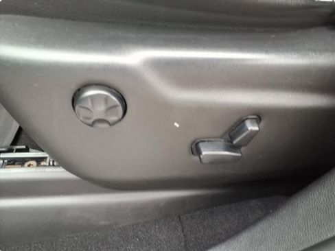 Used 2019 Jeep Grand Cherokee Laredo image 13