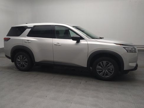 Used 2024 Nissan Pathfinder S FWD image 11