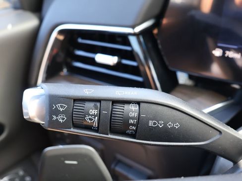 New 2026 Chevrolet Suburban High Country AWD/4WD image 17