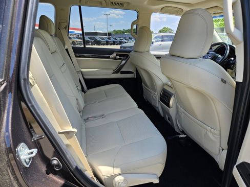 Used 2020 Lexus GX 460 Premium w/ Premium Package AWD/4WD image 18