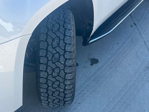 Used 2018 GMC Yukon SLT w/ Open Road Package image 9