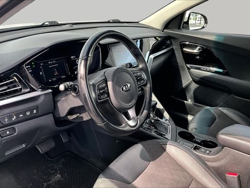 Used 2020 Kia Niro Touring FWD image 18