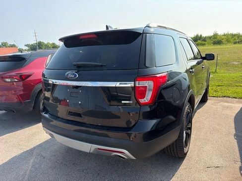 Used 2016 Ford Explorer XLT w/ Equipment Group 202A AWD/4WD image 11