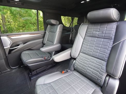Used 2025 Cadillac Escalade ESV Sport Platinum AWD/4WD image 24