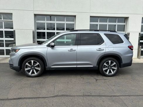 Certified 2023 Honda Pilot Elite image 3