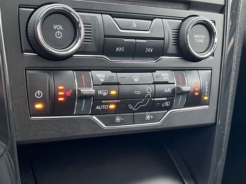 Used 2018 Ford Explorer XLT w/ Equipment Group 202A image 21