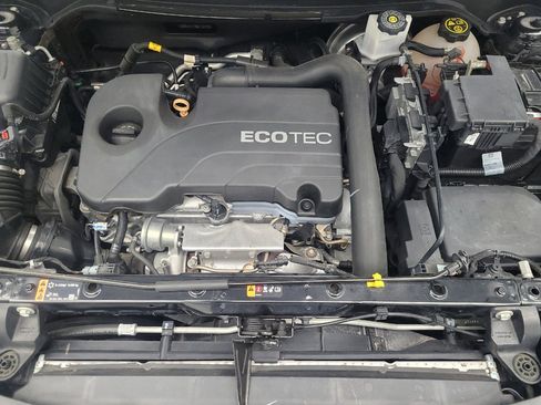 Used 2021 Chevrolet Equinox LS FWD image 30
