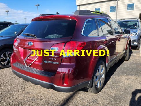 Used 2012 Subaru Outback 3.6R Limited w/ Moonroof Pkg AWD/4WD image 3