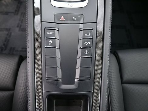 Certified 2025 Porsche 718 Cayman S RWD image 20