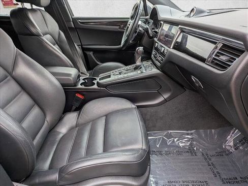 Used 2019 Porsche Macan image 21