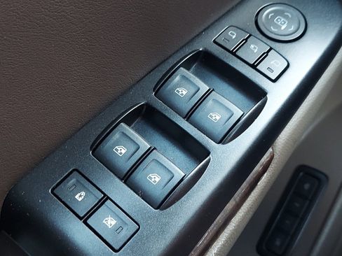 Used 2018 Chevrolet Tahoe LT w/ Luxury Package image 17