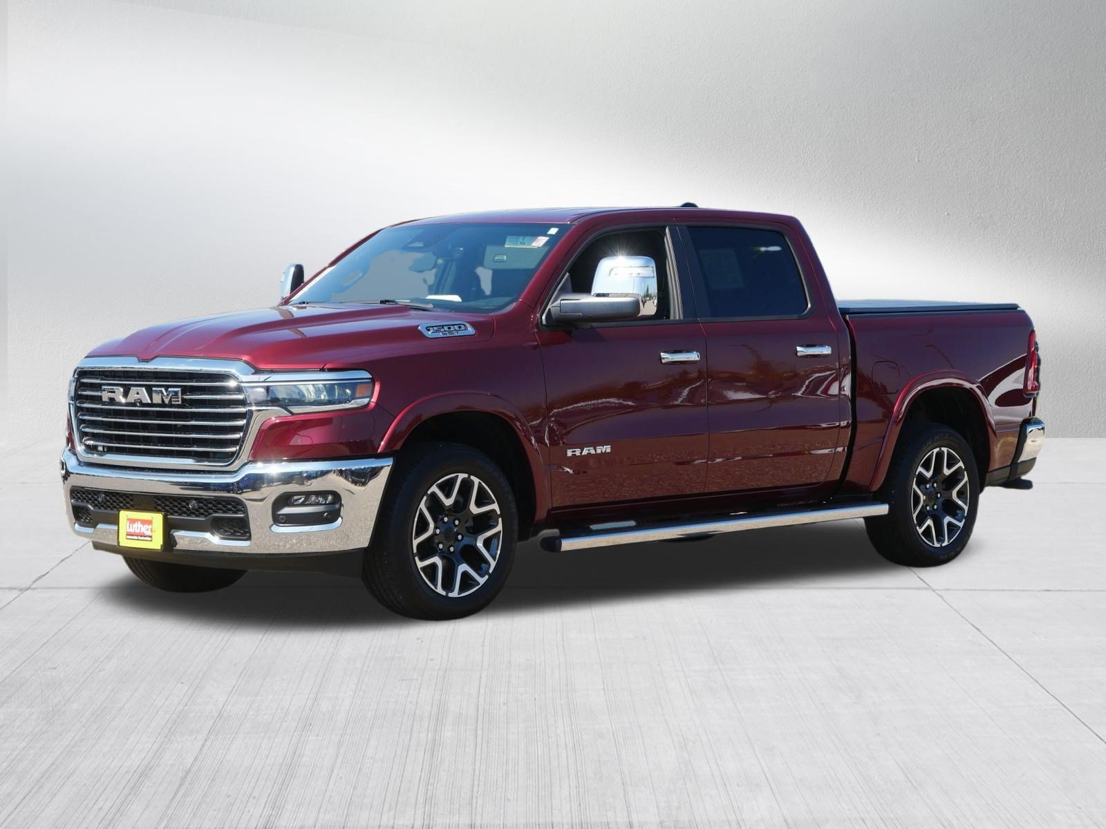 Used 2025 RAM 1500 Laramie w/ Advanced Safety Group II AWD/4WD image 3