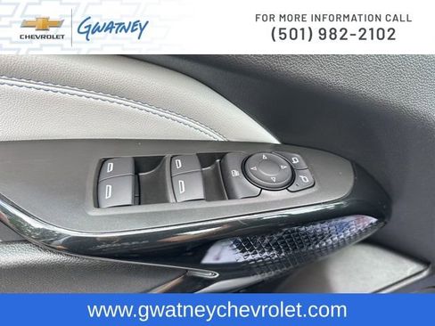 Used 2025 Chevrolet Trax LT FWD image 19