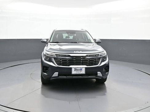 Used 2025 Kia Seltos S AWD/4WD image 2