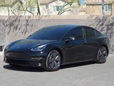 Used 2023 Tesla Model 3 Standard Range image 5