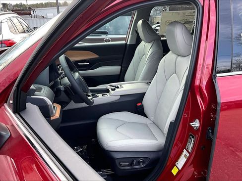 New 2026 Toyota Grand Highlander AWD image 9