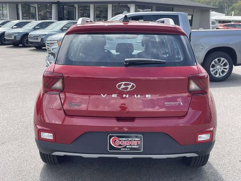 Used 2022 Hyundai Venue Limited image 3