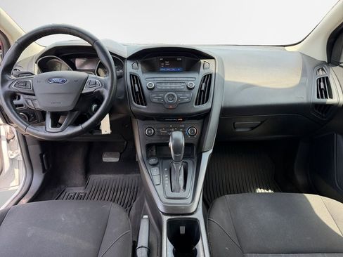 Used 2018 Ford Focus SE w/ Cold Weather Package FWD image 15
